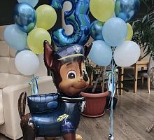 Композиция шаров Спешит поздравить гонщик