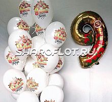 Фонтан из белых шаров и цифры к 9 мая