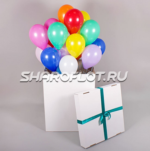 Коробка с разноцветными шариками